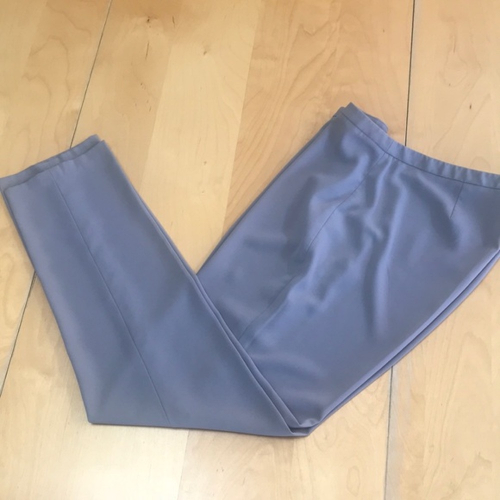TAHARI grey size 2 slacks in good used condition, thin straight leg pants